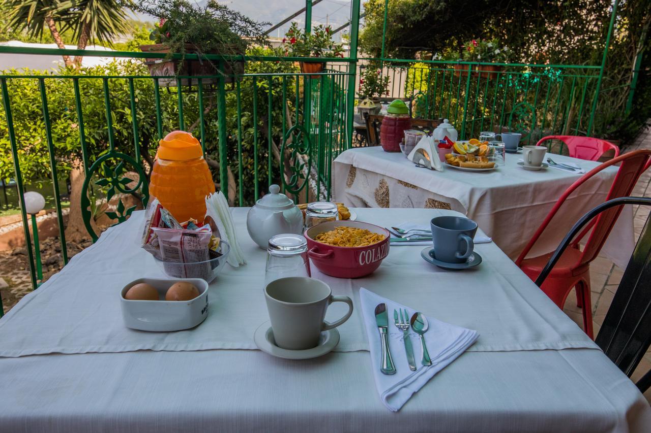 Villa Rocla Guest House Помпей Екстериор снимка